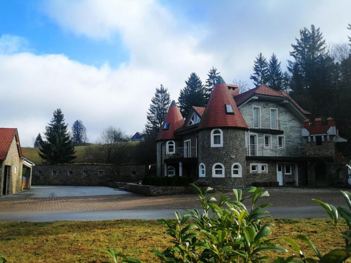 Hotel Gladiaterra Castle Smrecje Zewnętrze zdjęcie