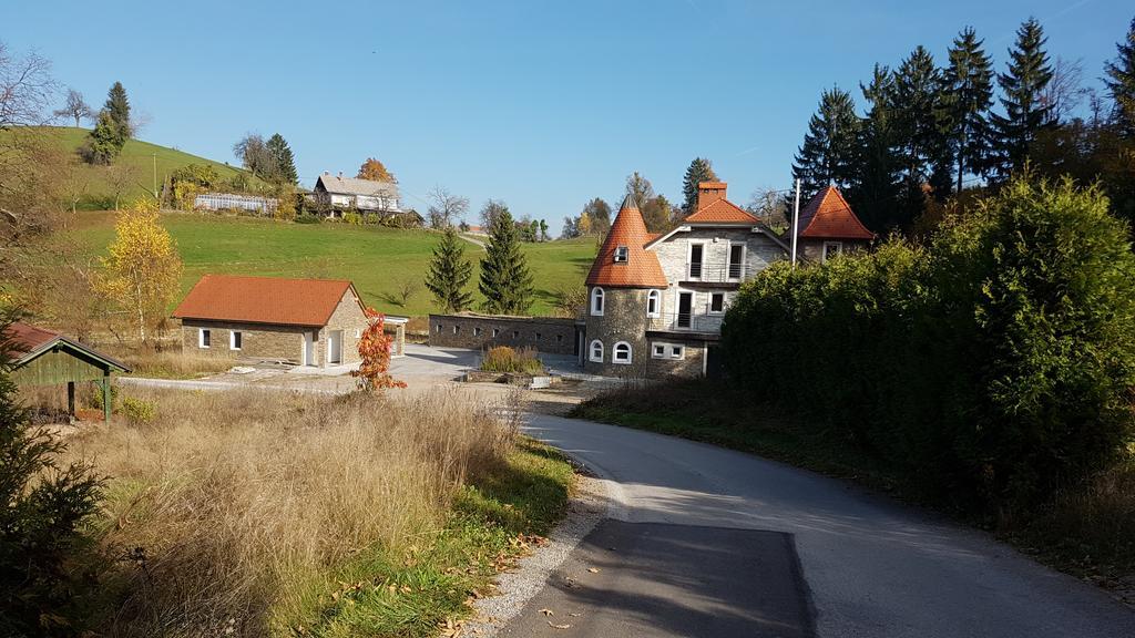 Hotel Gladiaterra Castle Smrecje Zewnętrze zdjęcie