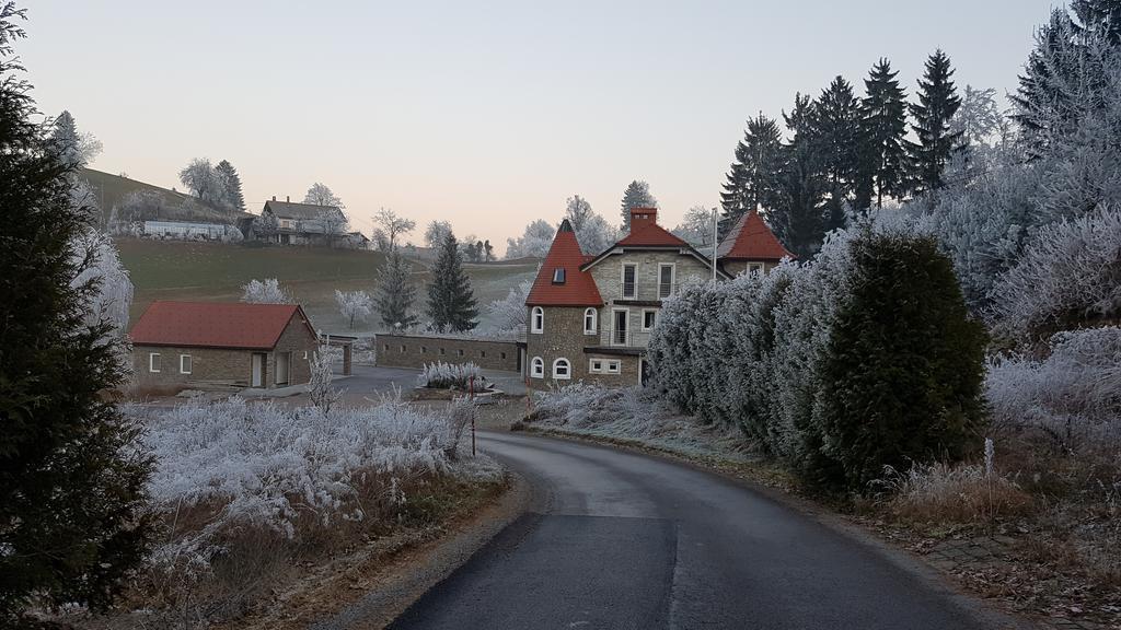 Hotel Gladiaterra Castle Smrecje Zewnętrze zdjęcie