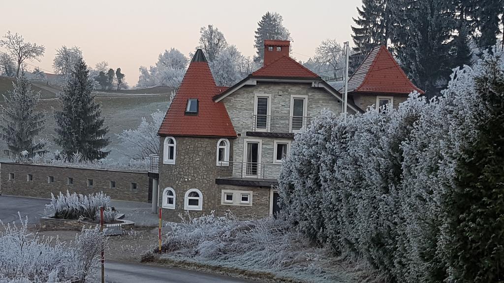 Hotel Gladiaterra Castle Smrecje Zewnętrze zdjęcie